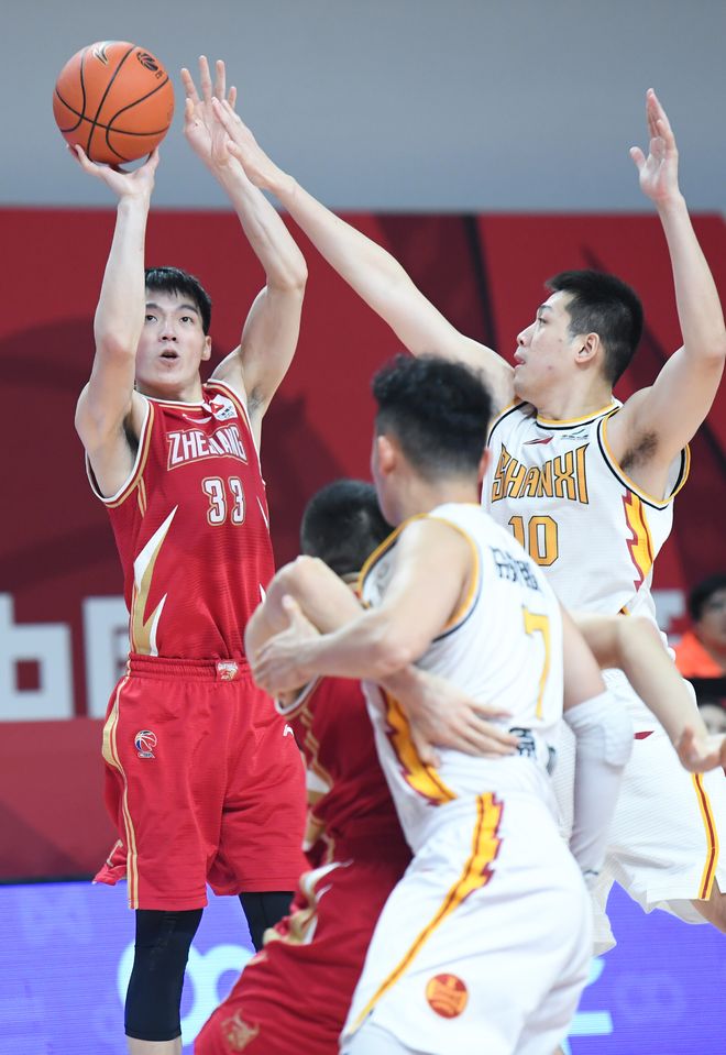 四川队轻取上海队，乔治惊艳四座