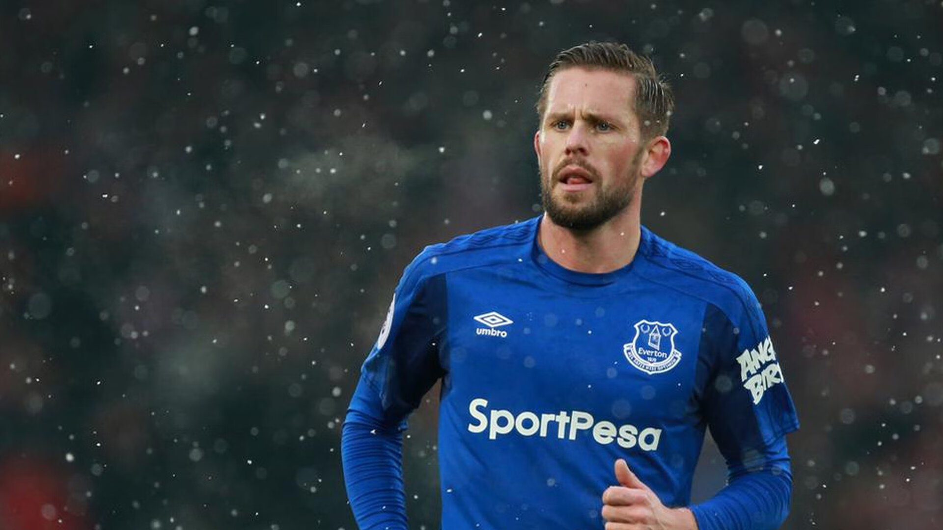 绿茵场与篮球馆的时空交响，当李刚仁在西决接管比赛，国际米兰与曼联的鏖战已成传奇注脚