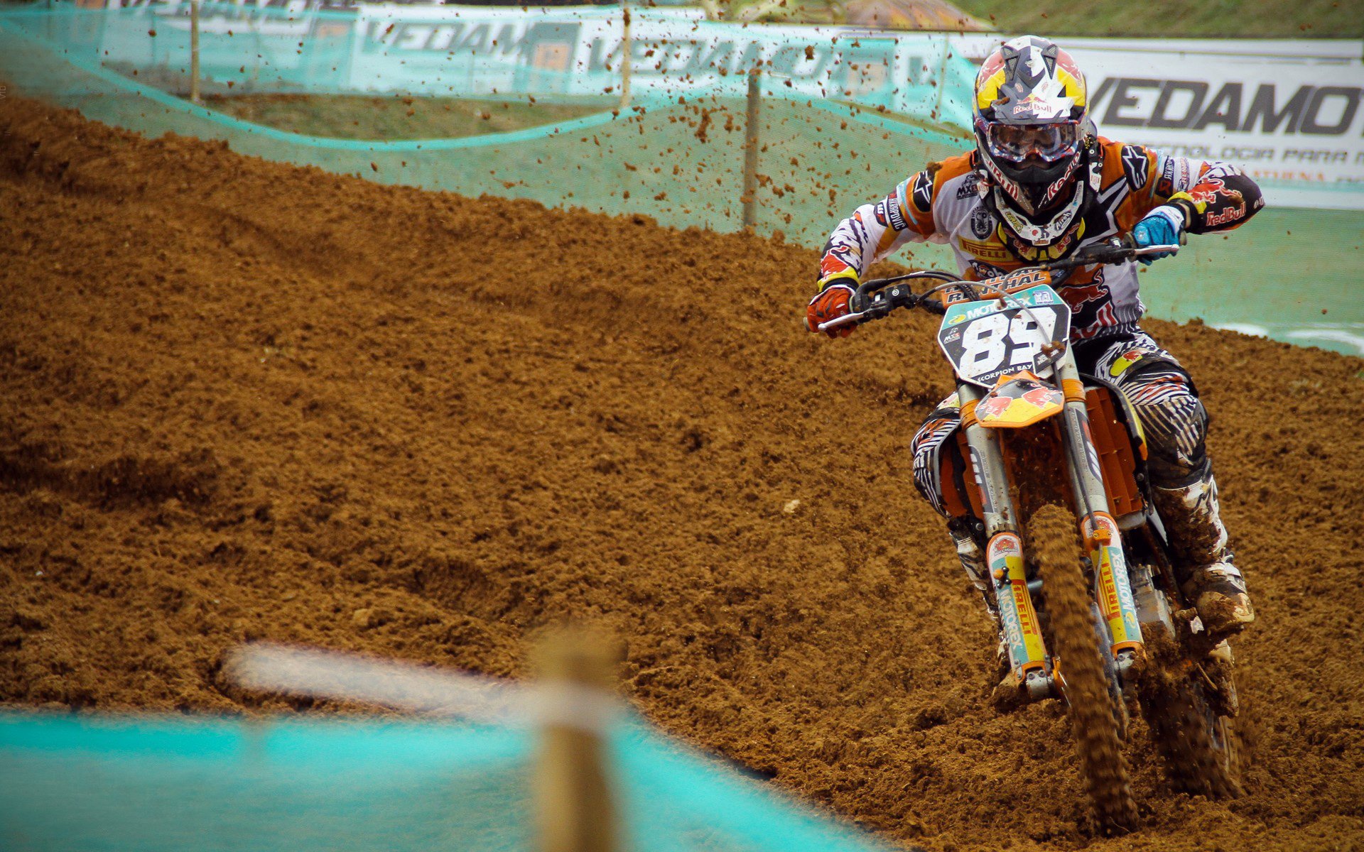 鹈鹕险胜湖人背后，高诗岩扛起全队的孤胆英雄路