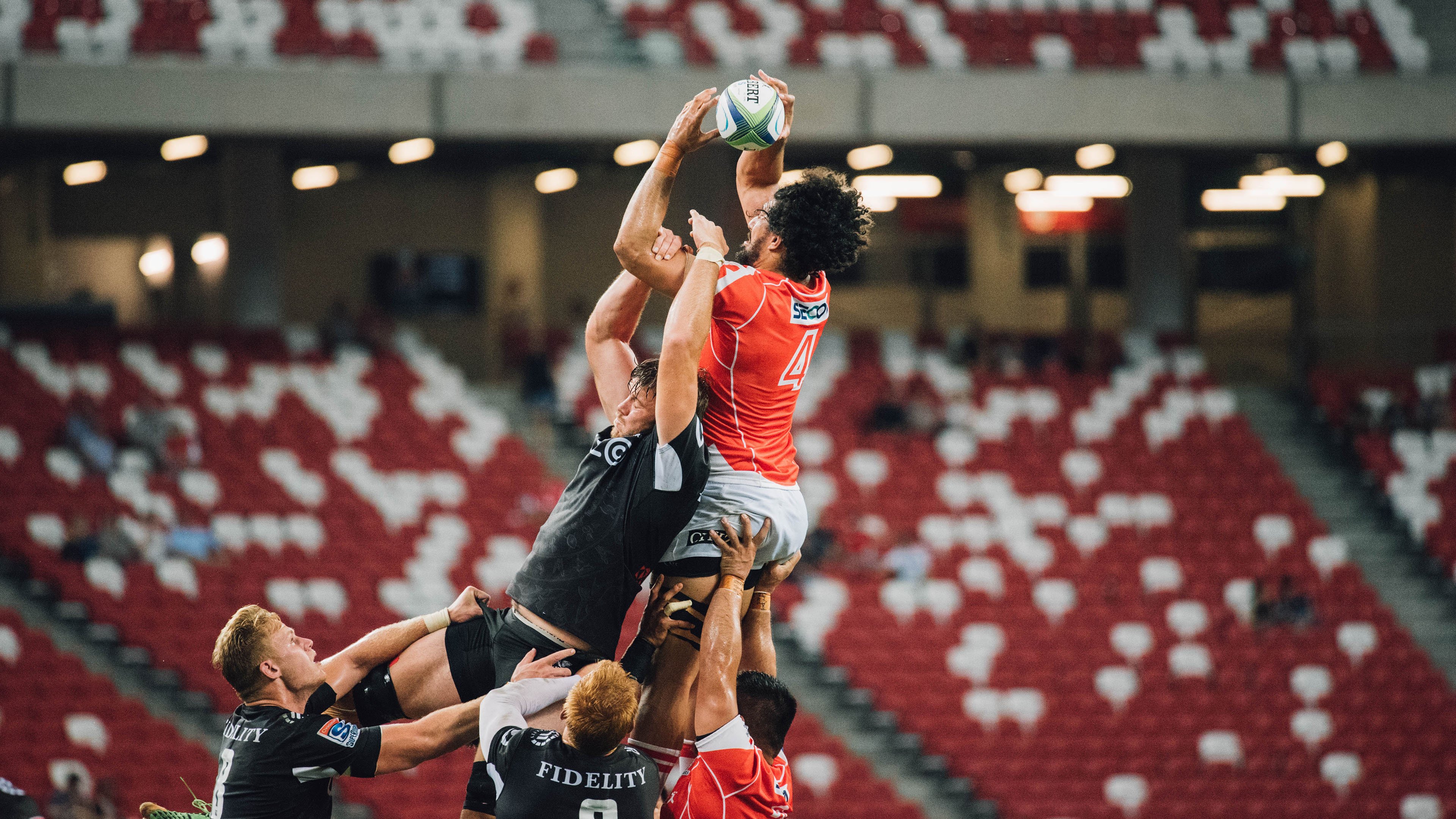 橙色闪电划破银石，周冠宇的奇迹一夜，哈斯如何用策略掀翻红牛二队