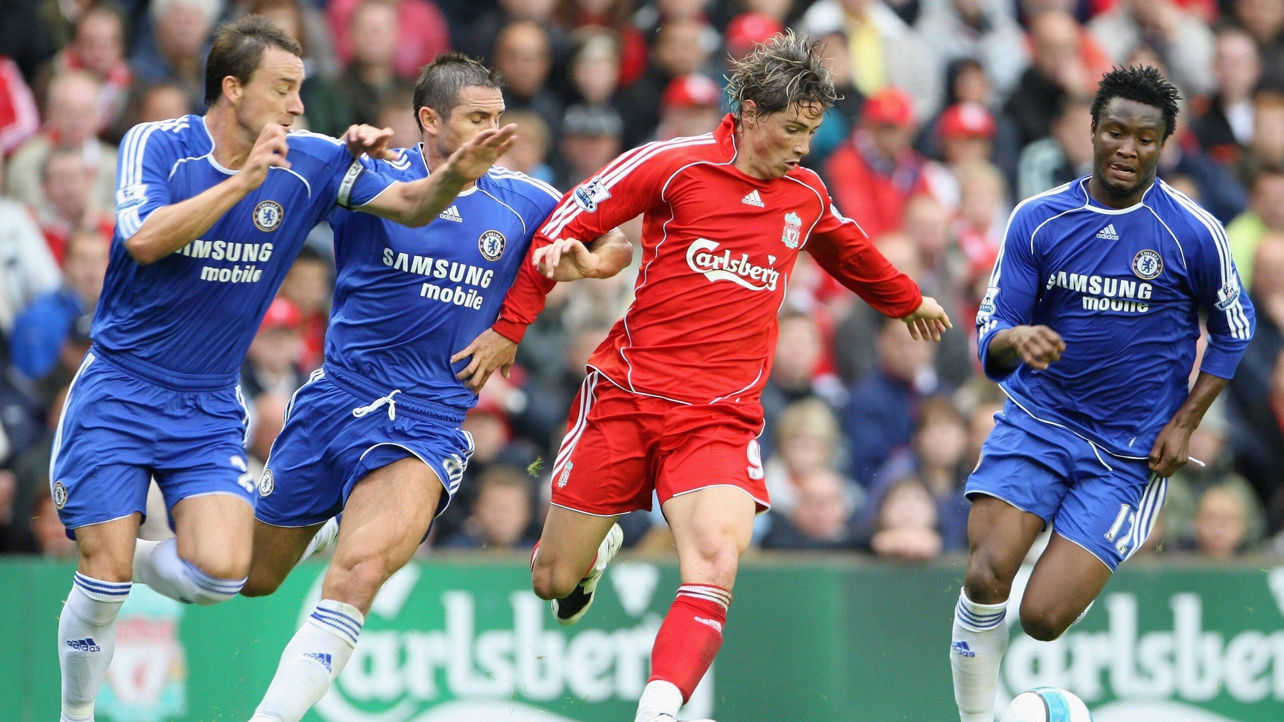 红与绿的巅峰对决，塞恩斯一骑绝尘，法拉利鏖战阿斯顿马丁的王者之夜